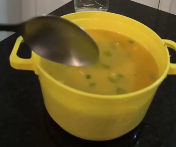 Caldo de abóbora cabotiá com frango